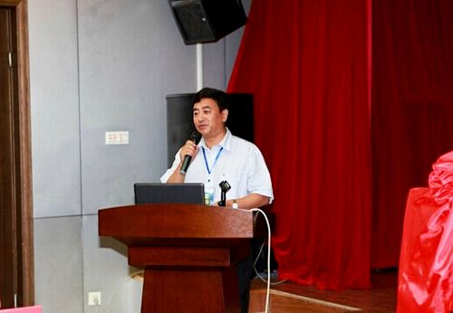 副校长兼附属第一医院院长、党委书记孙忠人在揭牌仪式上致辞