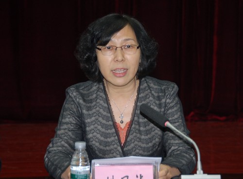 校党委副书记姚凤祯主持会议