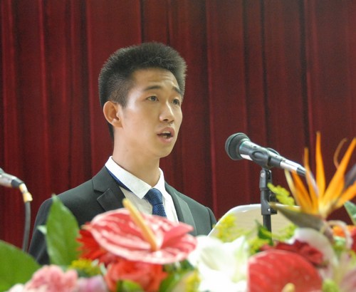 临床医学院2014级中医学专业李凤毅同学代表全体新同学发言
