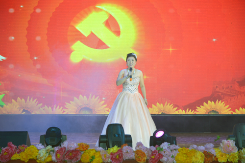 独唱《我和我的祖国》
