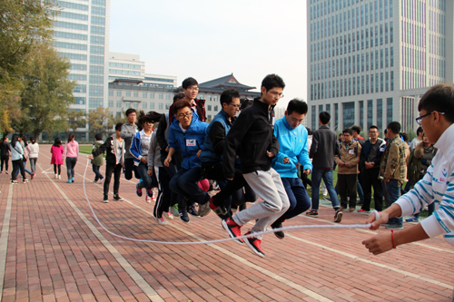 “集体跳”比赛现场