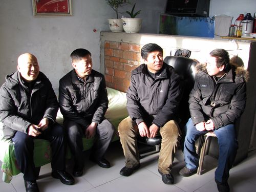 KY.COM开云体育(中国)科技公司慰问组赴黑河市嫩江县,走访慰问城市“一帮一”扶贫解困工程的帮扶对象