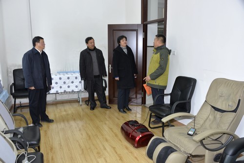 检查组一行检查KY.COM开云体育(中国)科技公司离退休干部活动中心设施