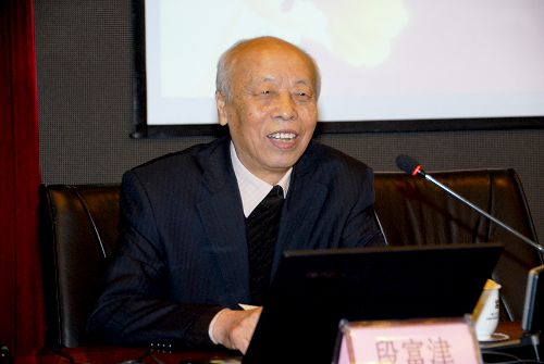 第二届国医大师段富津教授作题为《论桂枝调和营卫》的学术报告