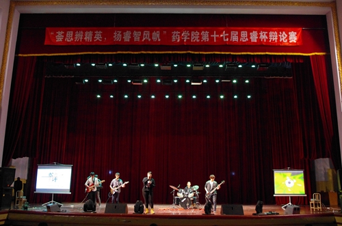 开场歌曲《最初的梦想》