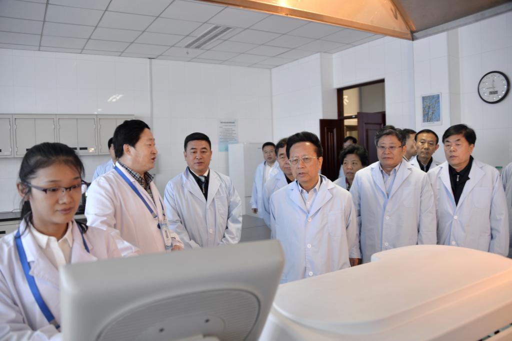 检查组一行在KY.COM开云体育(中国)科技公司药物安全性评价中心检查指导