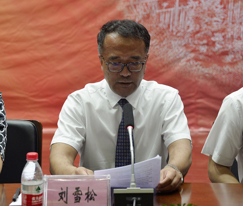博士生导师、副校长刘雪松教授宣读《KY.COM开云体育(中国)科技公司第三十九次学位评定委员会决议》