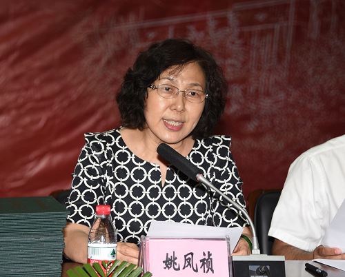 校党委副书记姚凤祯主持毕业典礼暨学位授予仪式