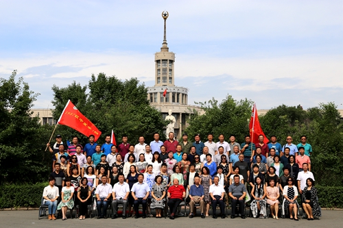 1987级中医学专业校友值年返校合影
