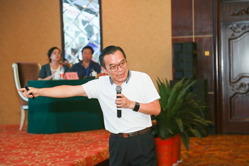 上海中医药大学徐宏喜教授作大会报告