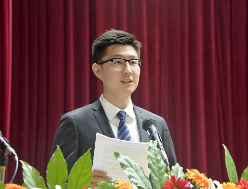 在校生代表、第一临床医学院2014级中西医临床专业于方海同学发言