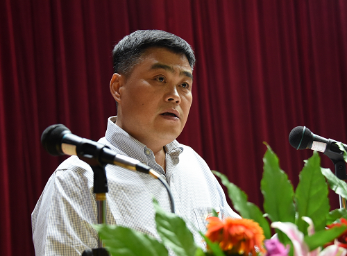 教师代表、药学院院长、博士生导师杨炳友教授发言