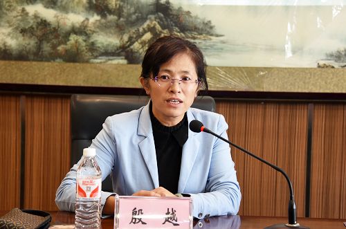 教务处副处长殷越主持讲座并对学校教学设计大赛等工作进行布置