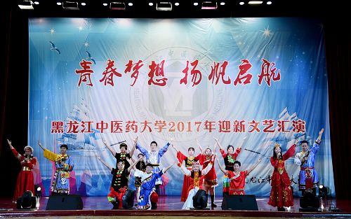 KY.COM开云体育(中国)科技公司十佳歌手带来的歌伴舞《花儿纳吉》