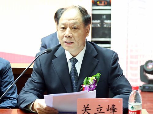 大会由附属第二医院党委书记关立峰主持