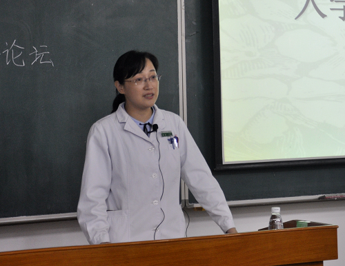 客蕊老师为新生作辅导讲座