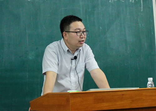 隋博文老师为新生作辅导讲座