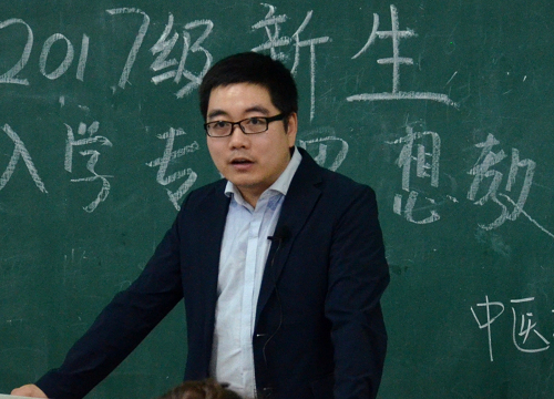 孙许涛老师为新生作辅导讲座
