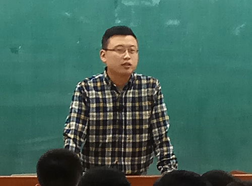 李杨老师为新生作辅导讲座