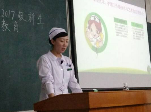 慈玉莹老师为新生作辅导讲座