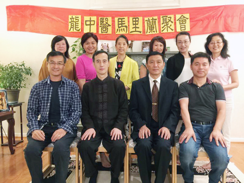 参加活动的部分校友合影