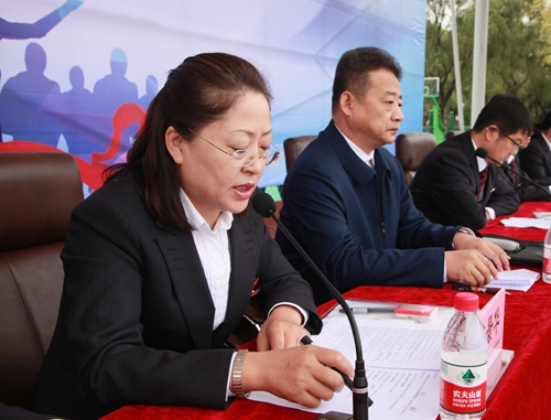 学院党委书记、工会主席陈景华主持会议