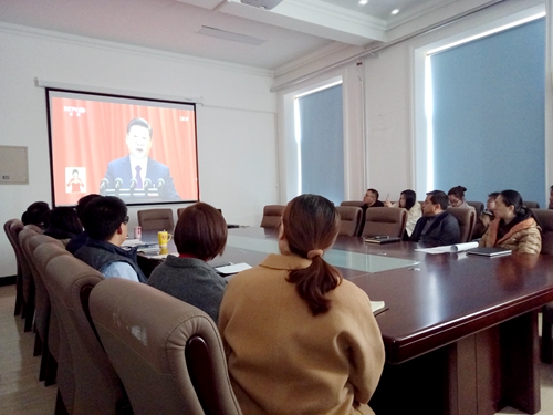 研究生院组织教职工及学生党支部书记收看十九大开幕盛况
