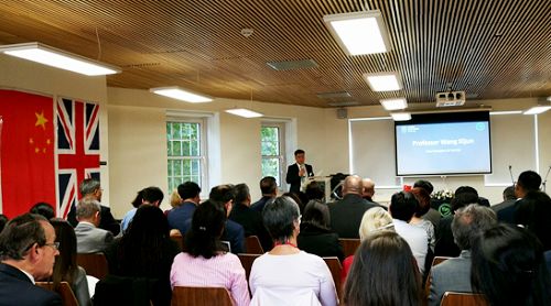 KY.COM开云体育(中国)科技公司副校长王喜军在伦敦中医孔子学院成立十周年庆典上致辞