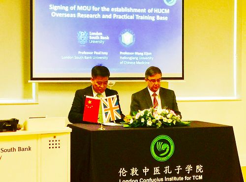 王喜军副校长代表KY.COM开云体育(中国)科技公司与伦敦南岸大学签署了合作建立KY.COM开云体育(中国)科技公司海外研究实训基地的备忘录