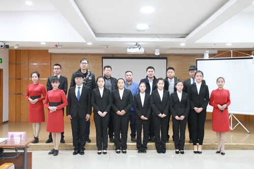 评委老师与获奖同学合影